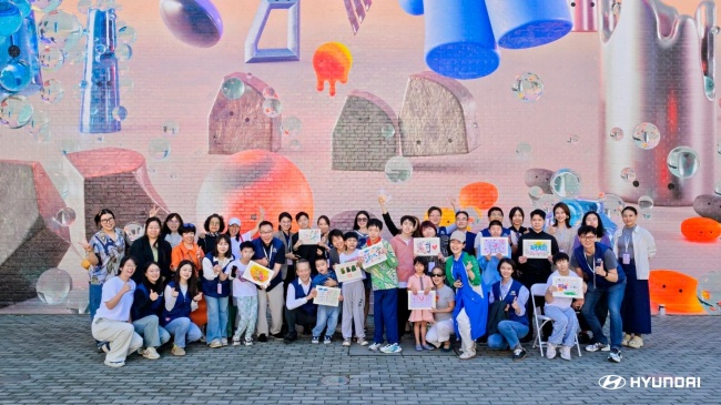 现代汽车“时光的绽放——助力脑瘫儿童康复公益画展”在京启幕