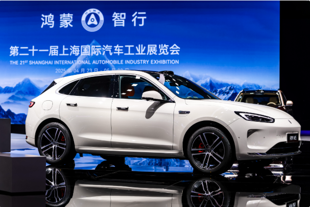 上海车展的流量担当？问界新M5 Ultra诠释何为年轻人的梦