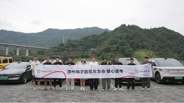 这一届高考家长送完孩子之后直接把车子改成了移动休息室